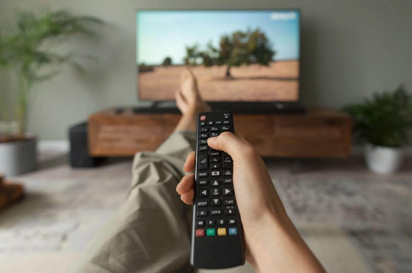 carousel slider image img/hero-carousel/iptv.webp